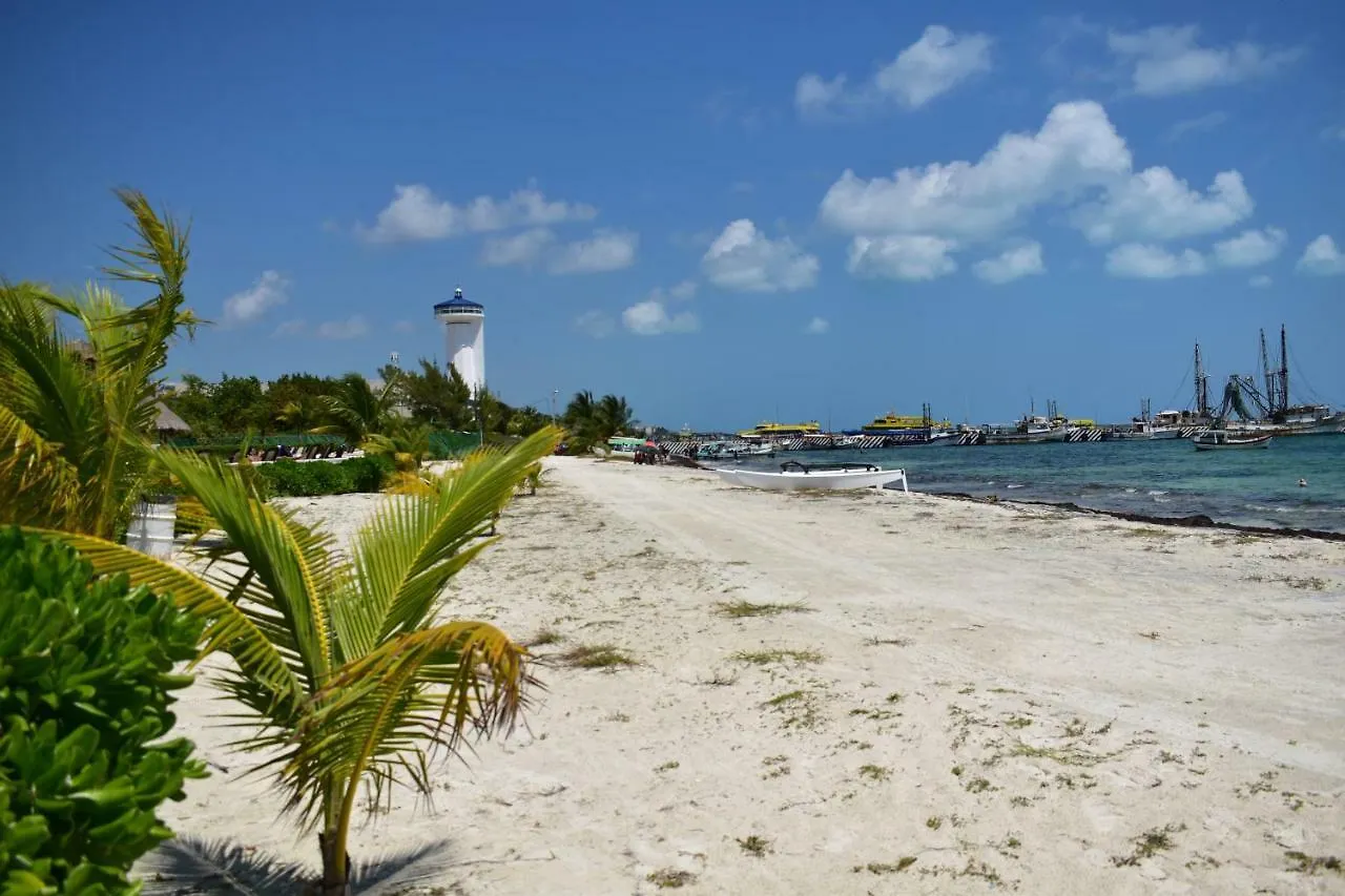 Bahari Hotel Cancún 3*,